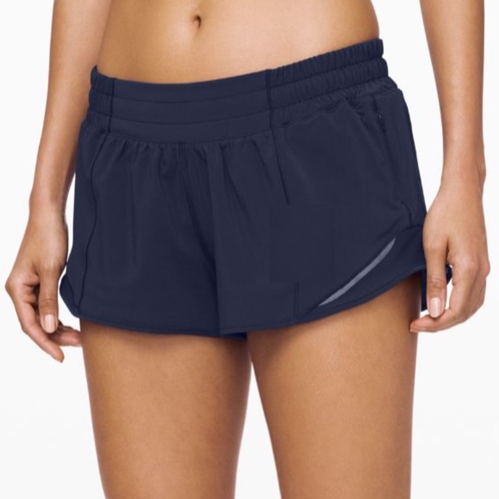 Lululemon Navy Hotty Hot 2.5 inch Size 6
